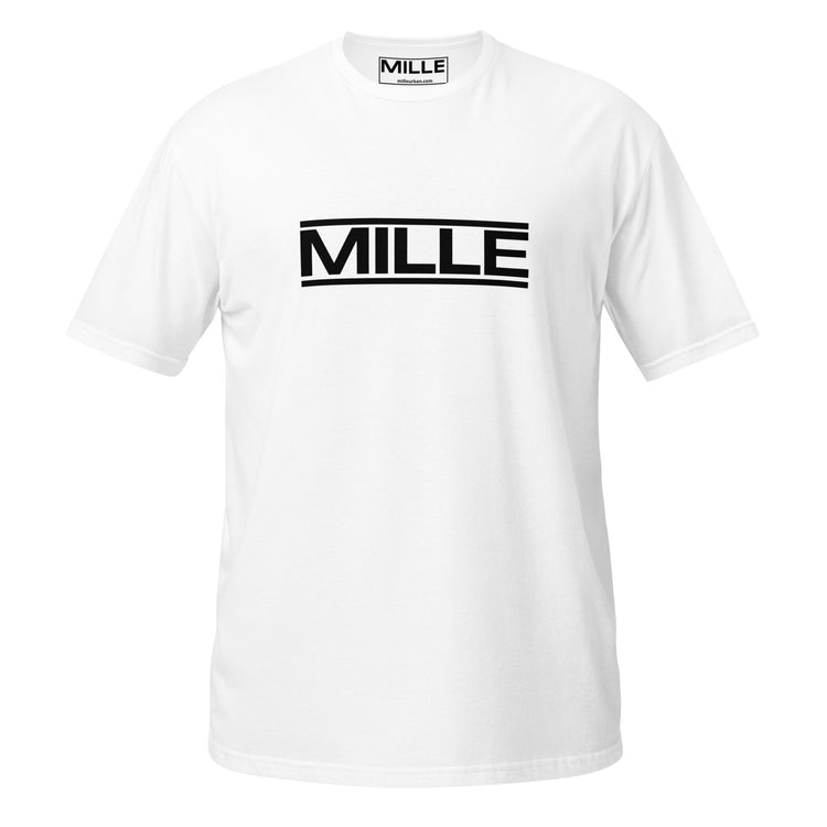 Camiseta MILLE CODE de color blanco con logo MILLE en color negro en el pecho. Vista frontal.