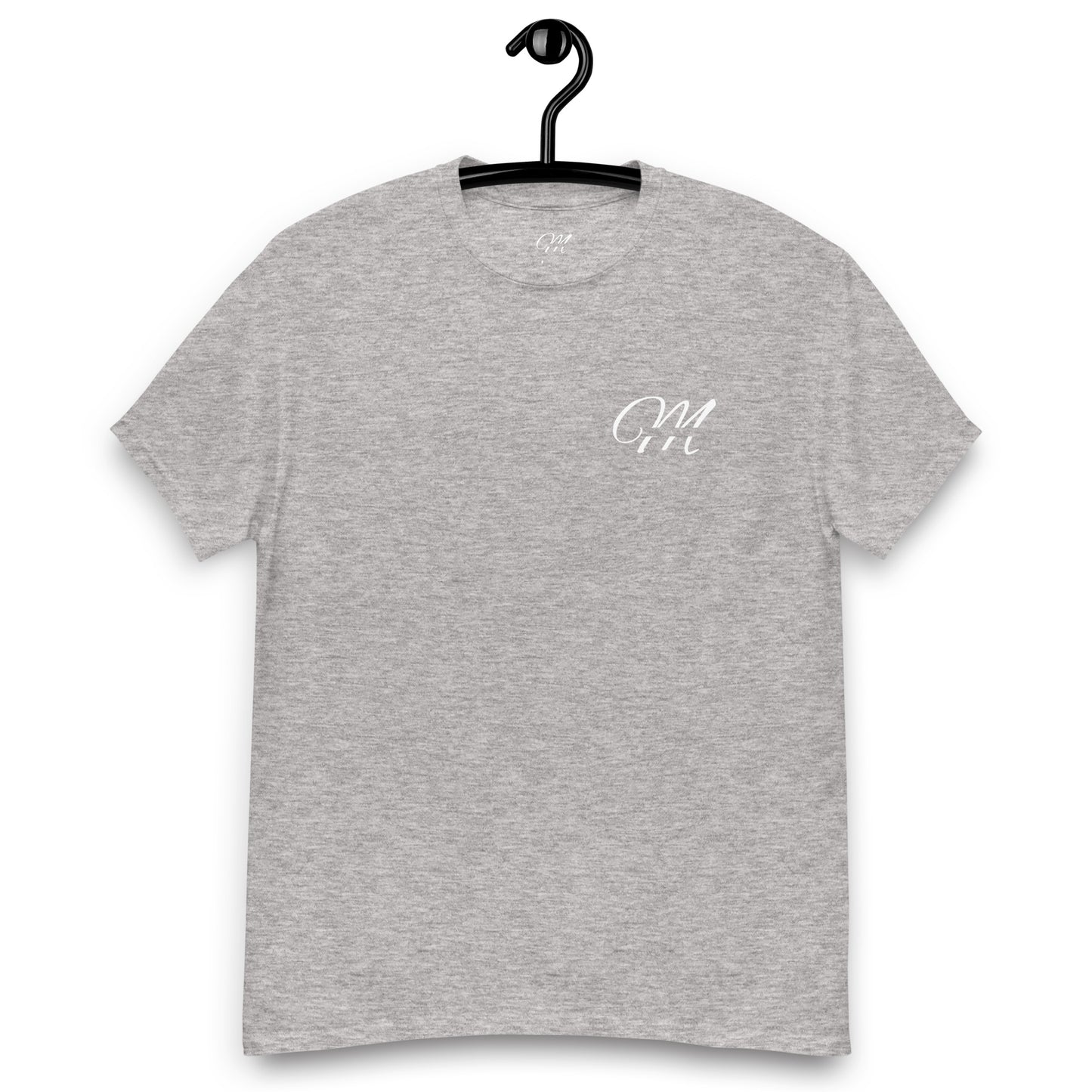 Camiseta MILLE Esencia Clásica de color gris sport con logo MILLE blanco en el pecho. Vista frontal de la prenda en percha.