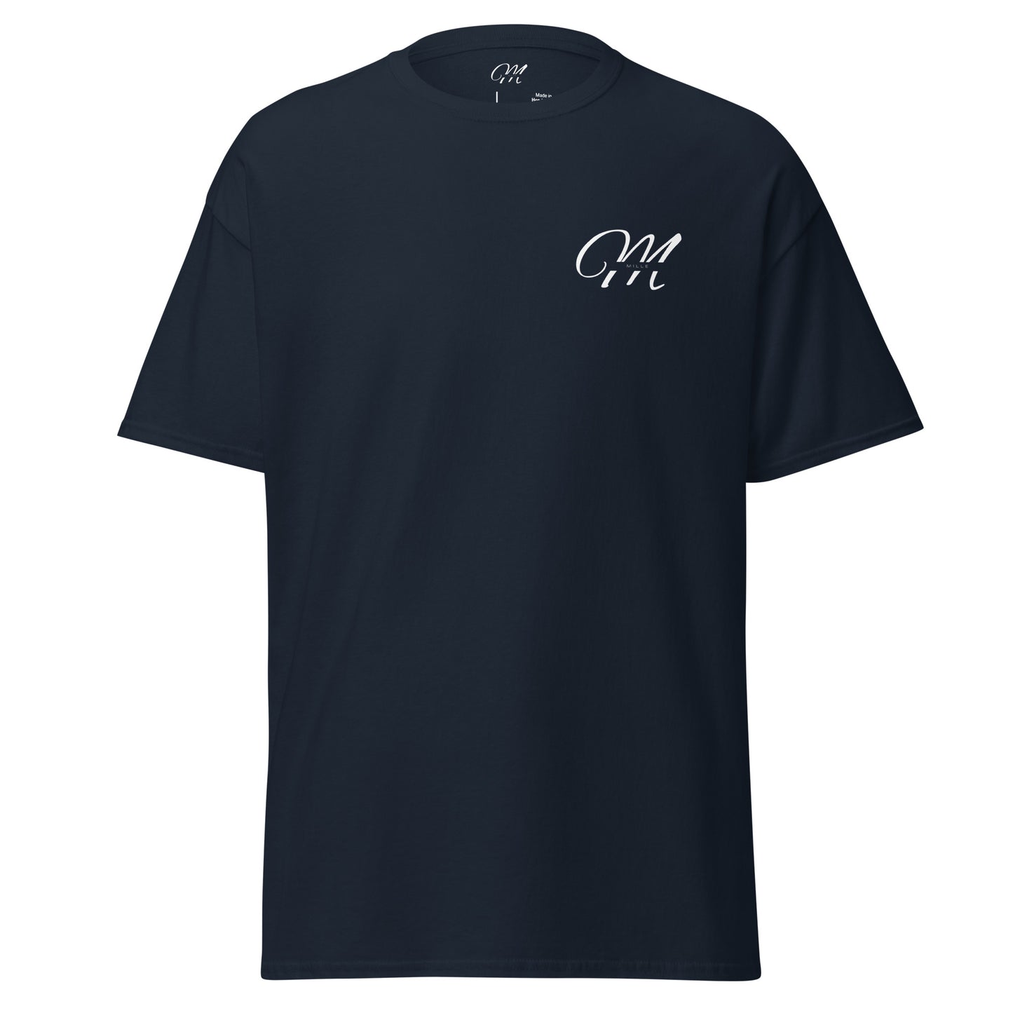 Camiseta MILLE Esencia Clásica de color marino con logo MILLE blanco en el pecho. Vista frontal de la prenda en descanso.