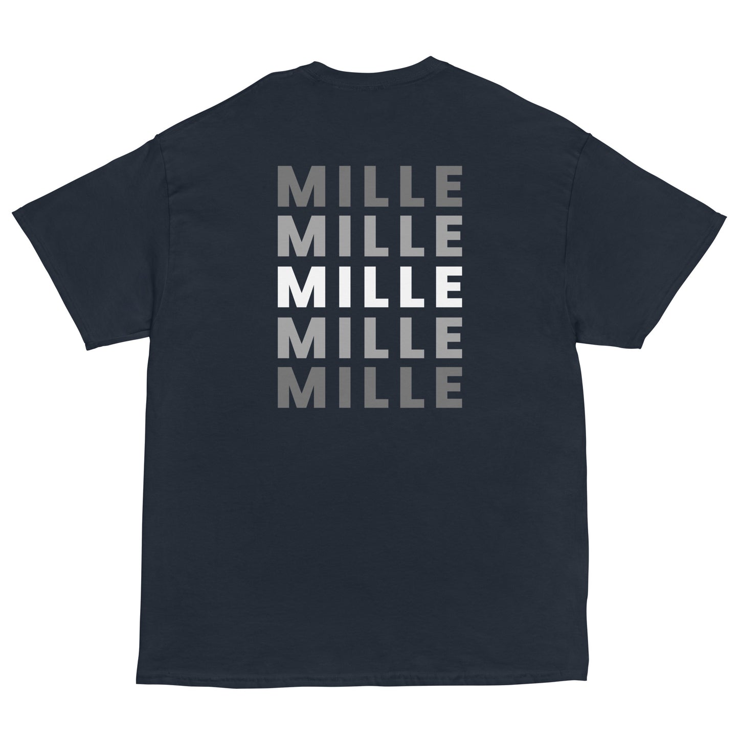 Camiseta MILLE Esencia Clásica de color marino, vista trasera mostrando el diseño de texto MILLE repetido en gris.