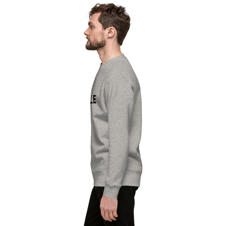 Sudadera MILLE Origin LS de color gris carbón con logo MILLE en el pecho. Vista del perfil izquierdo con modelo.