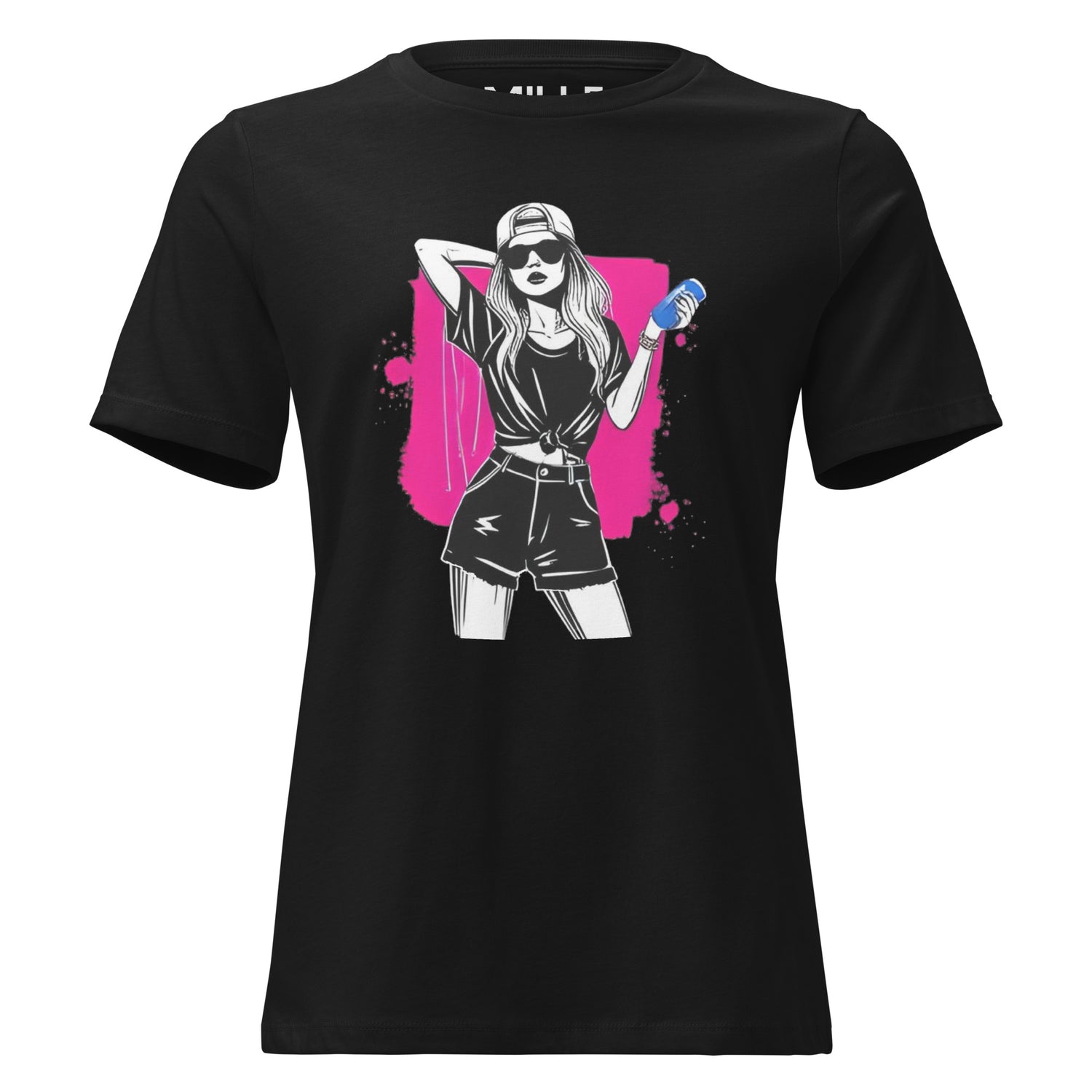 Camiseta MILLE Ink Riot de color negro con diseño de chica urbana sobre mancha de tinta fucsia. Vista frontal del producto.