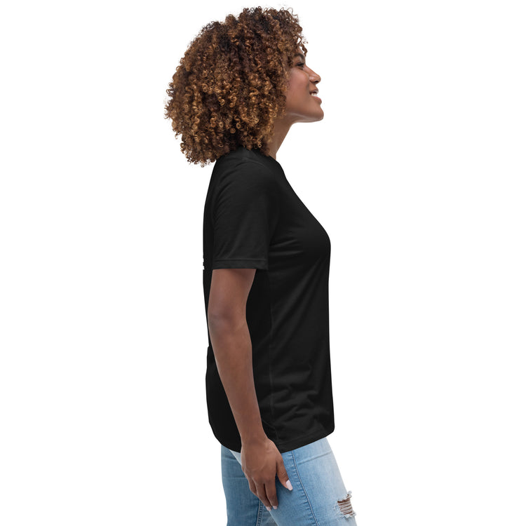 Camiseta MILLE KALI de color negro. Vista del perfil derecho con modelo.
