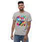 Camiseta MILLE ARCADE Tee de color gris sport con diseño gráfico vibrante. Vista frontal de modelo sonriendo.