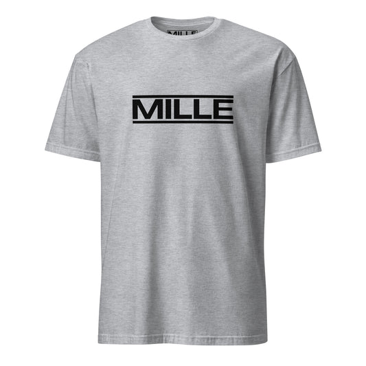 Camiseta MILLE CODE de color gris sport con logo MILLE en color negro en el pecho. Vista frontal.