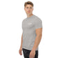 Camiseta MILLE Esencia Clásica de color gris sport con logo MILLE blanco en el pecho. Vista frontal ligeramente lateral de modelo.