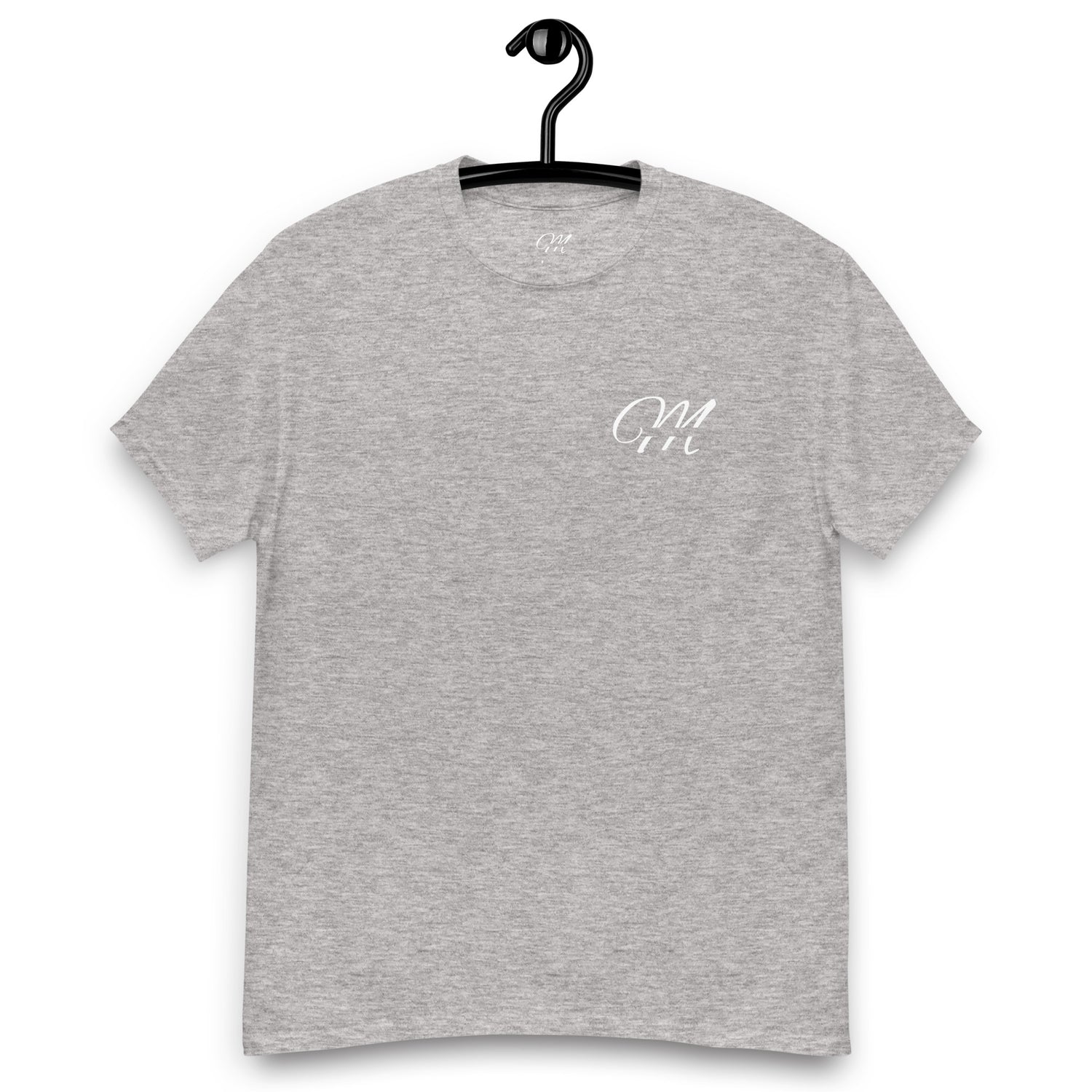 Camiseta MILLE Esencia Clásica de color gris sport con logo MILLE blanco en el pecho. Vista frontal de la prenda en percha.