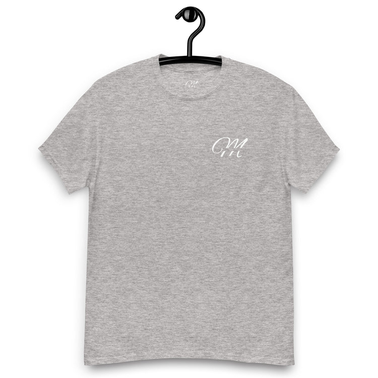 Camiseta MILLE Esencia Clásica de color gris sport con logo MILLE blanco en el pecho. Vista frontal de la prenda en percha.