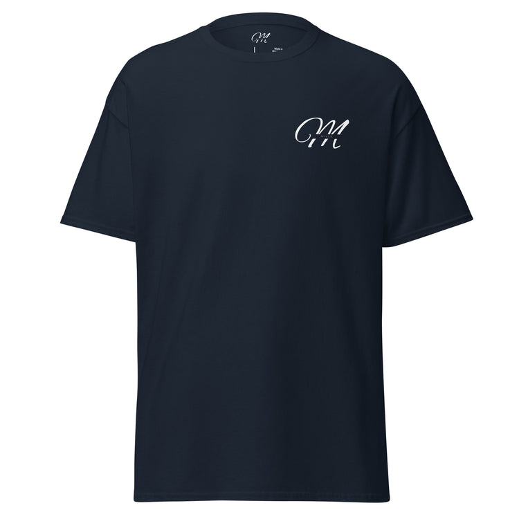 Camiseta MILLE Esencia Clásica de color marino con logo MILLE blanco en el pecho. Vista frontal de la prenda en descanso.