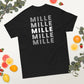 Camiseta MILLE Esencia Clásica de color negro con diseño de texto MILLE repetido en la espalda. Vista trasera.