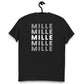 Camiseta MILLE Esencia Clásica de color negro con diseño de texto MILLE repetido en la espalda. Vista trasera de la prenda en percha.