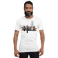 Camiseta MILLE Pillar de color blanco con logo MILLE grande y vertical en el pecho. Vista frontal en modelo.