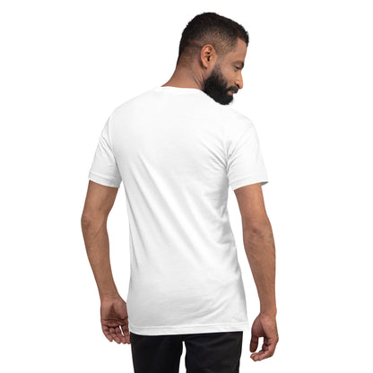 Camiseta MILLE Pillar de color blanco. Vista trasera en modelo masculino.