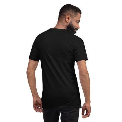 Camiseta MILLE Pillar de color negro. Vista trasera en modelo masculino.