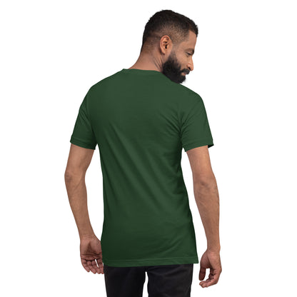Camiseta MILLE Pillar de color verde oscuro. Vista trasera en modelo masculino.