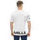Camiseta MILLE Script Tee de color blanco con logo MILLE en la espalda. Vista trasera en modelo masculino.