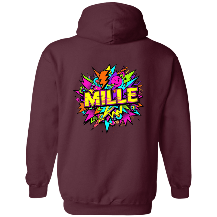 Sudadera con capucha MILLE FEST de color granate con un diseño gráfico colorido de estilo comic en la espalda. Vista trasera.