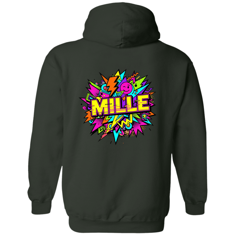 Sudadera con capucha MILLE FEST de color verde bosque con un diseño gráfico colorido de estilo comic en la espalda. Vista trasera.