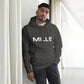 Sudadera con capucha MILLE FRECUENCIA de color negro vintage con el logo MILLE en blanco en el pecho. Vista frontal con modelo.