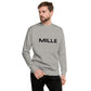 Sudadera MILLE Origin LS de color gris carbón con logo MILLE en el pecho. Vista frontal con modelo.