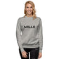 Sudadera MILLE Origin LS de color gris carbón con logo MILLE en el pecho. Vista frontal con modelo sonriendo.