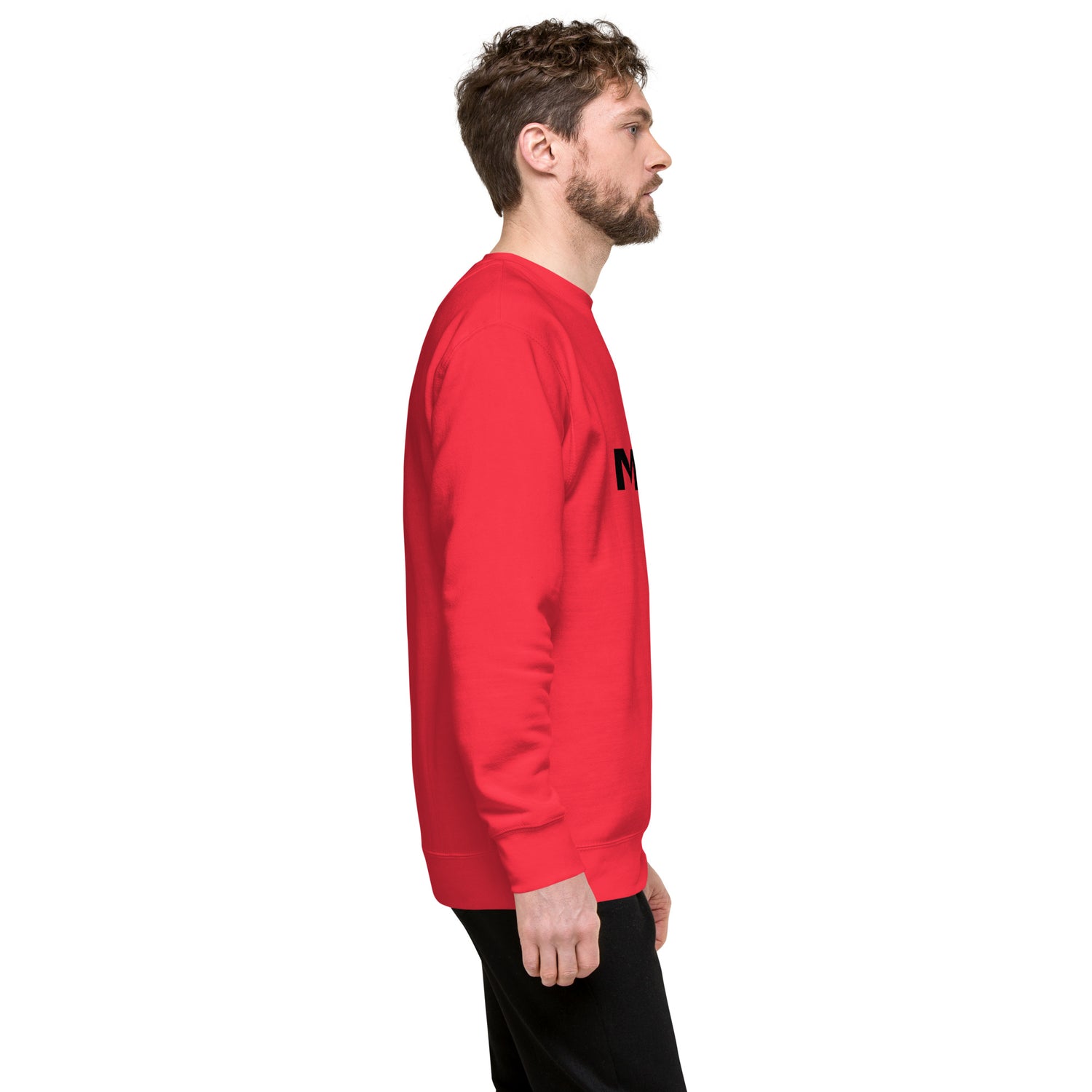 Sudadera MILLE Origin LS de color rojo. Vista del perfil derecho con modelo.