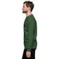 Sudadera MILLE Origin LS de color verde bosque con logo MILLE en el pecho. Vista del perfil izquierdo con modelo.